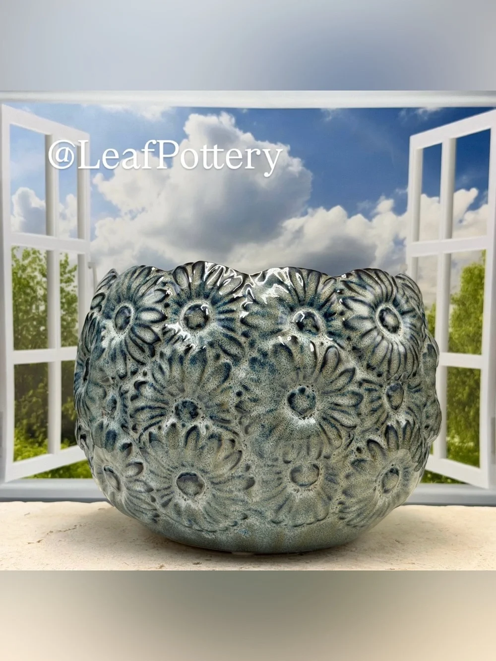 Large Ceramic Flower Planter with Drainage, Textured Daisy Pot for Indoor Plants